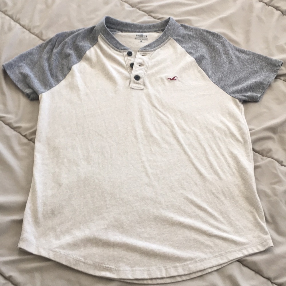 Barely worn mens American Eagle henley